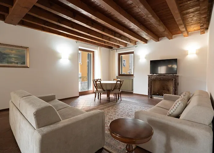 Domus Verona - Centralissima E Antica Residenza Cappello