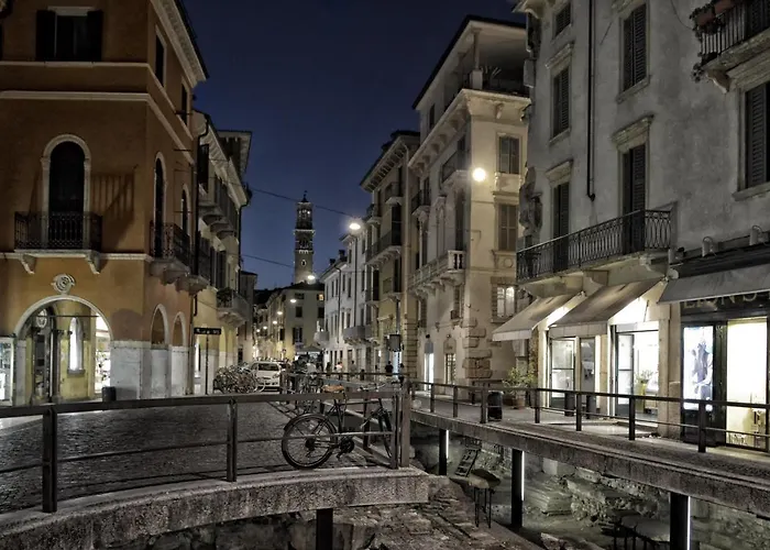 Domus Verona - Centralissima E Antica Residenza Cappello