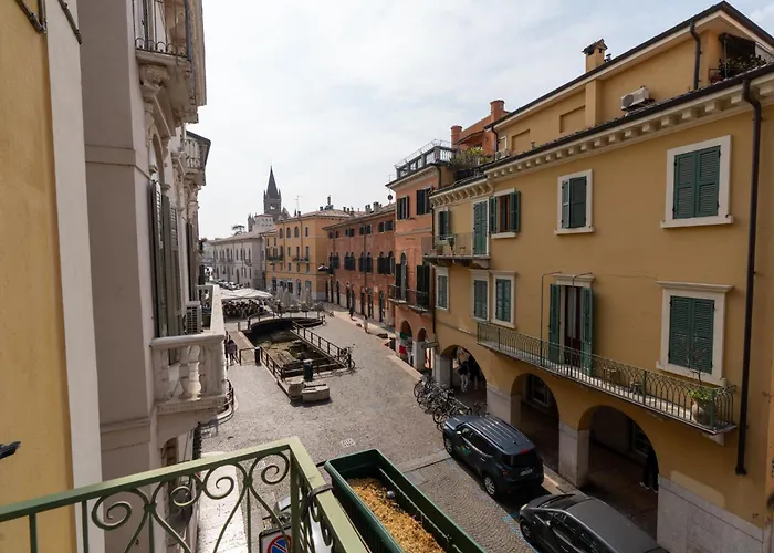 Domus Verona - Centralissima E Antica Residenza Cappello